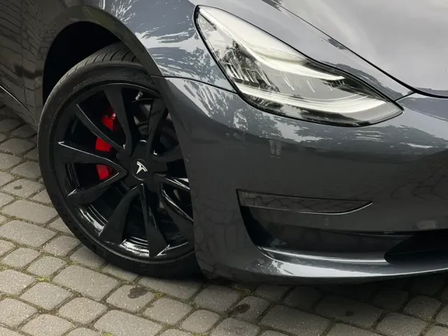 Tesla Model 3 - фото 4
