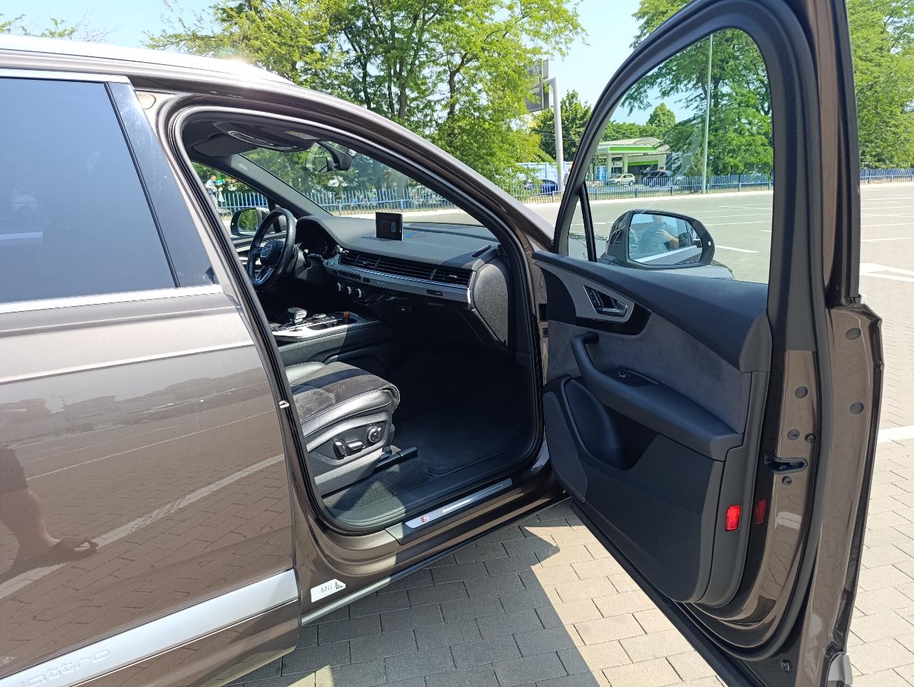 Audi Q7 - фото 20