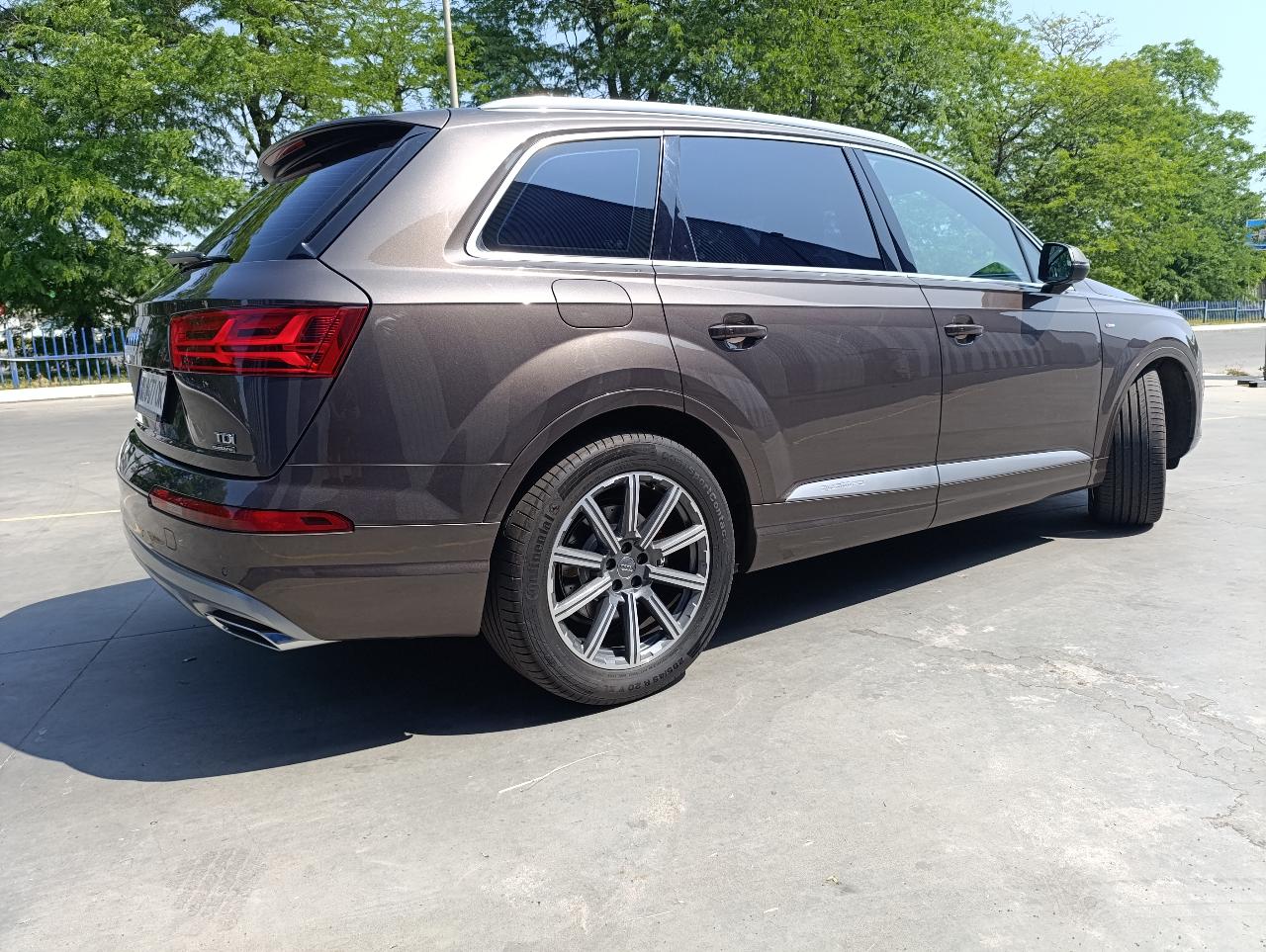 Audi Q7 - фото 1