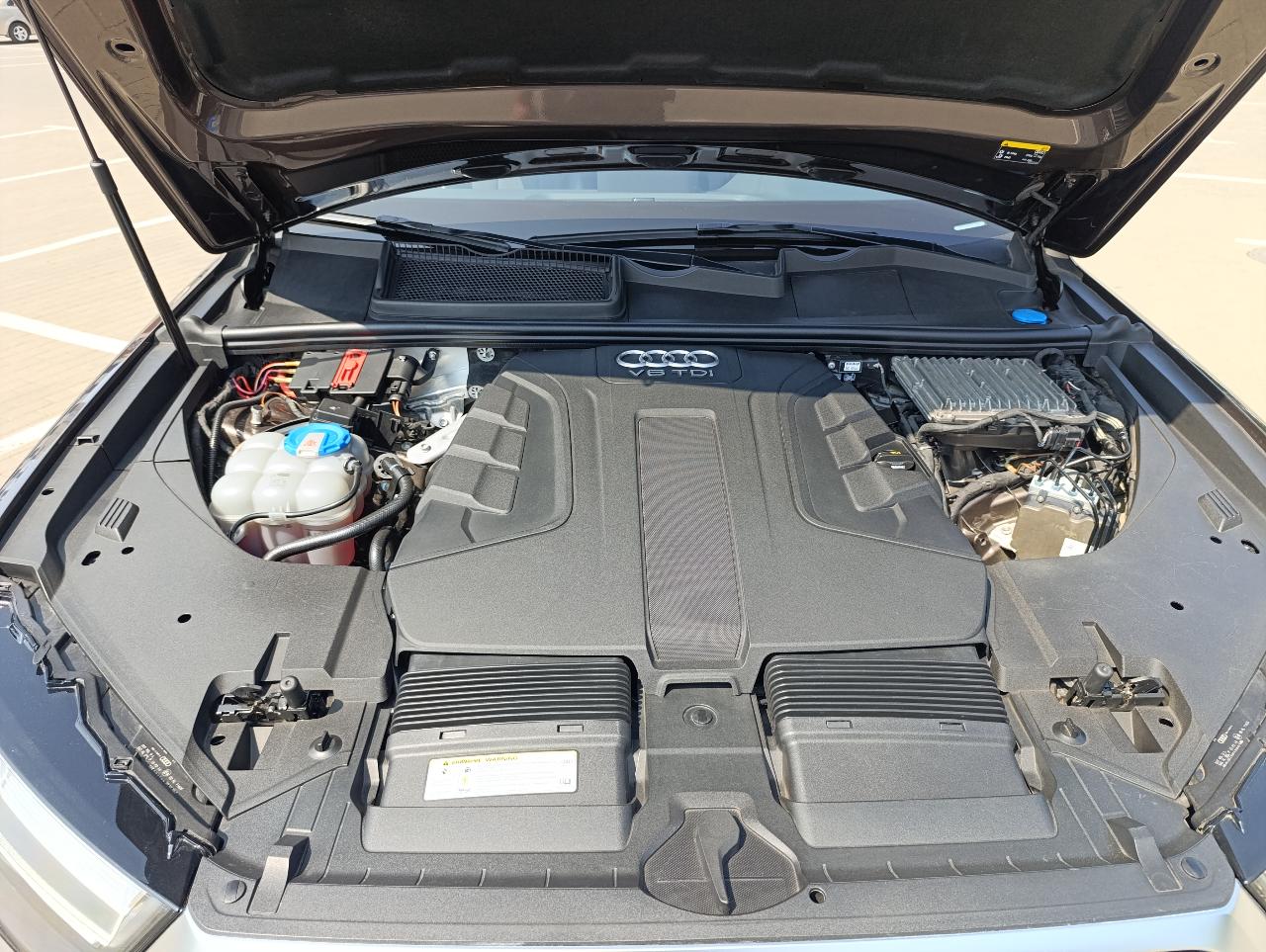 Audi Q7 - фото 28