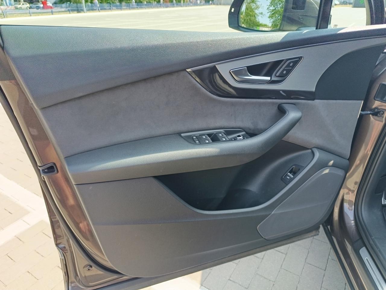 Audi Q7 - фото 36