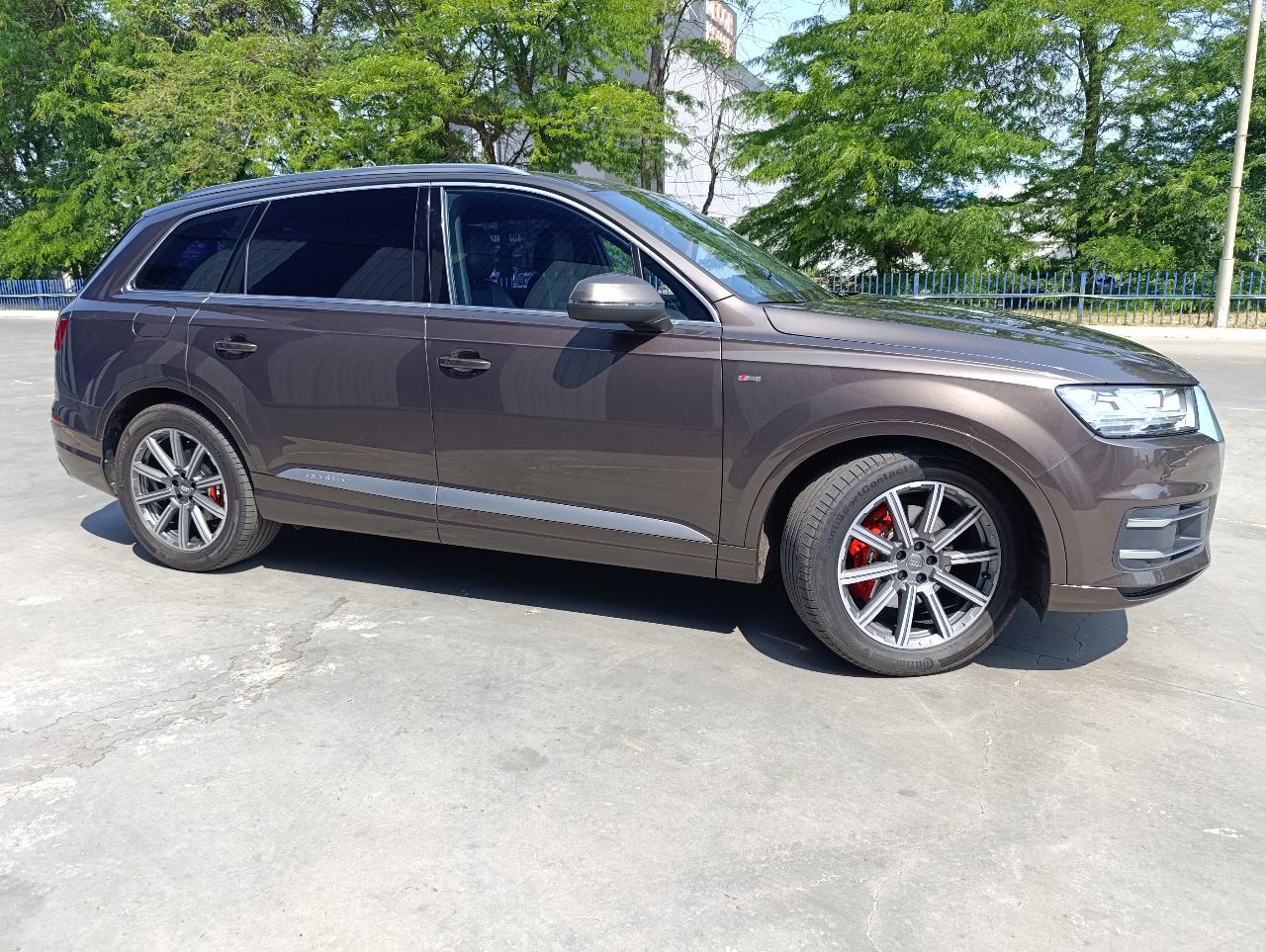 Audi Q7 - фото 46