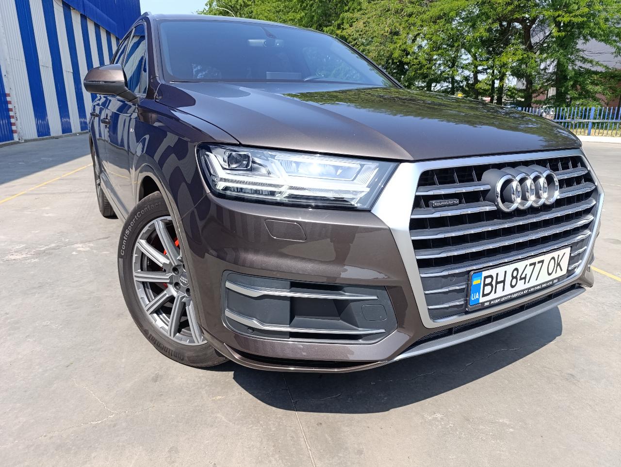 Audi Q7 - фото 32
