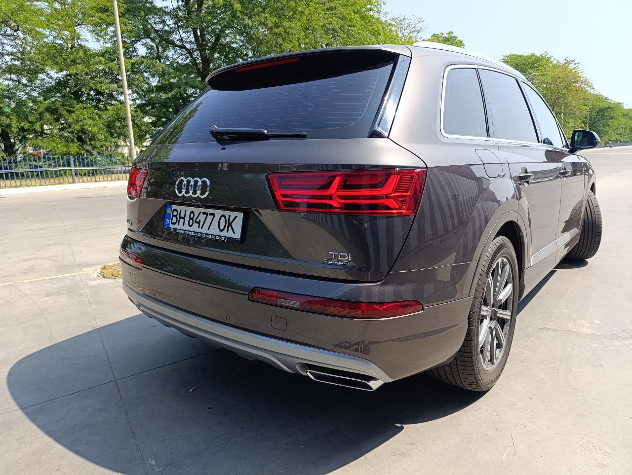 Audi Q7 - фото 13