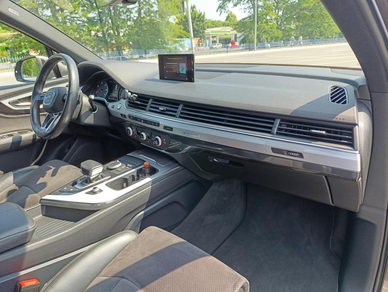 Audi Q7 - фото 1