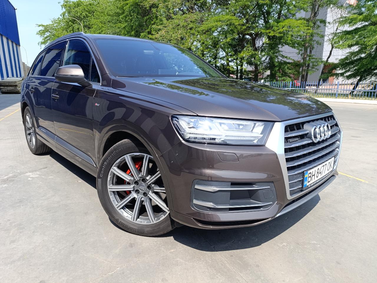 Audi Q7 - фото 39