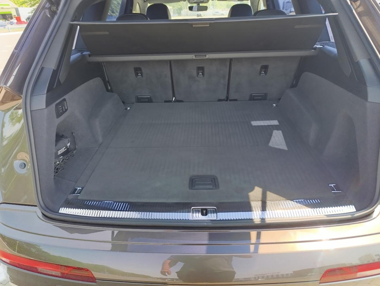 Audi Q7 - фото 8