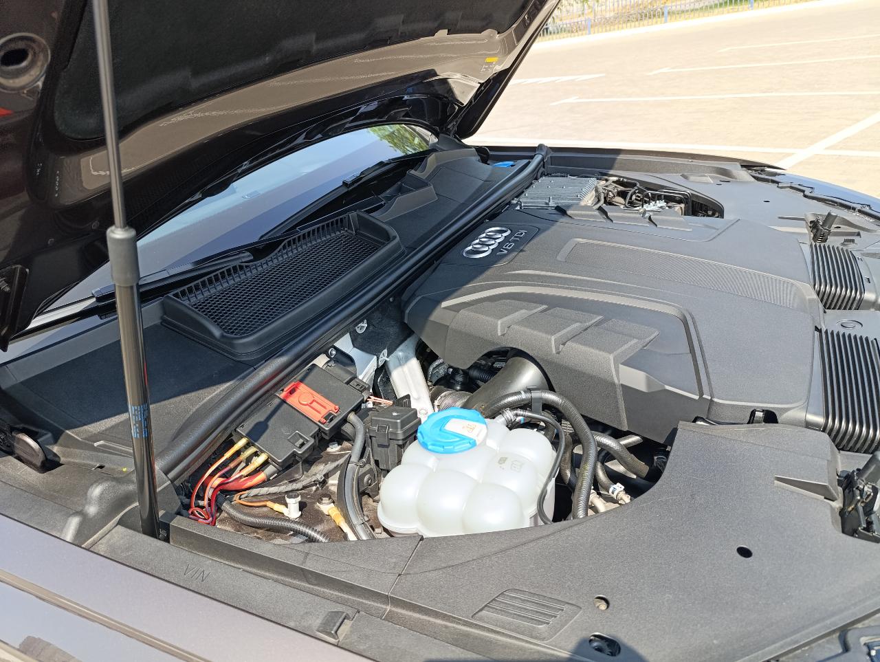 Audi Q7 - фото 40