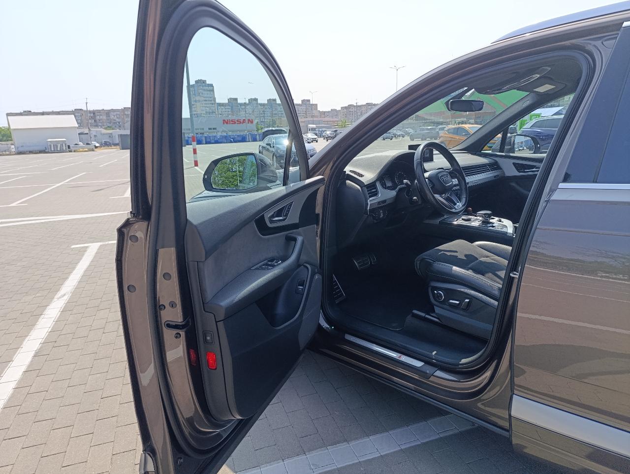 Audi Q7 - фото 27