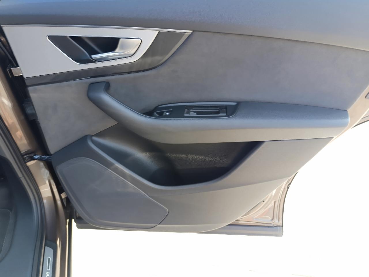 Audi Q7 - фото 2