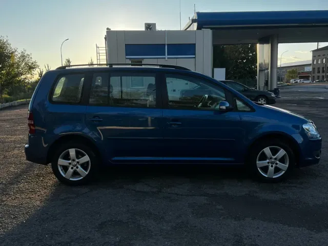 Volkswagen Touran - фото 4