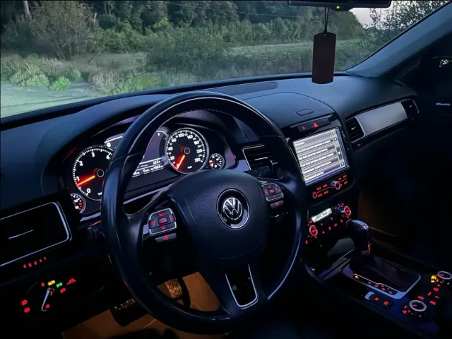 Volkswagen Touareg - фото 5