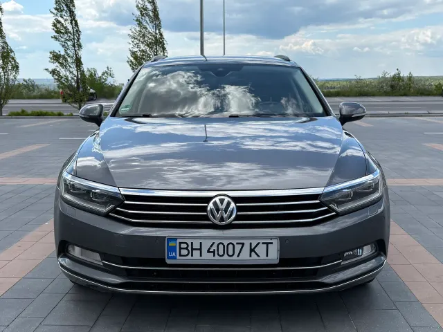 Volkswagen Passat - фото 1
