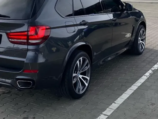 BMW X5 - фото 1