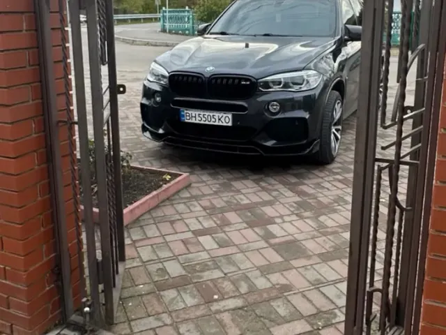 BMW X5 - фото 1