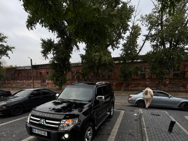 Mitsubishi Pajero - фото 1