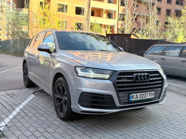Audi Q7 - фото 1