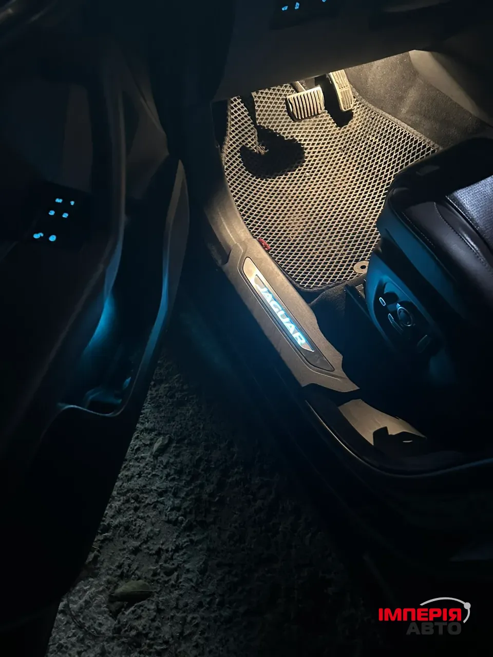 Jaguar F-Pace - фото 10