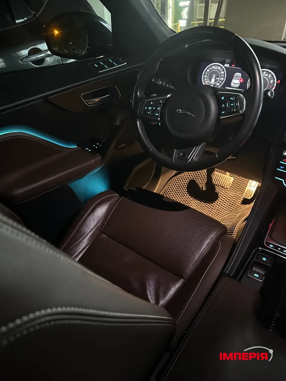 Jaguar F-Pace - фото 8