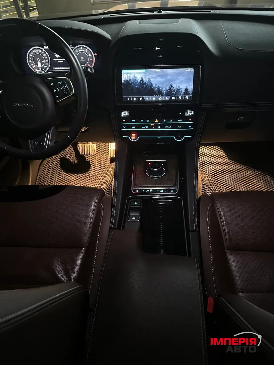 Jaguar F-Pace - фото 7