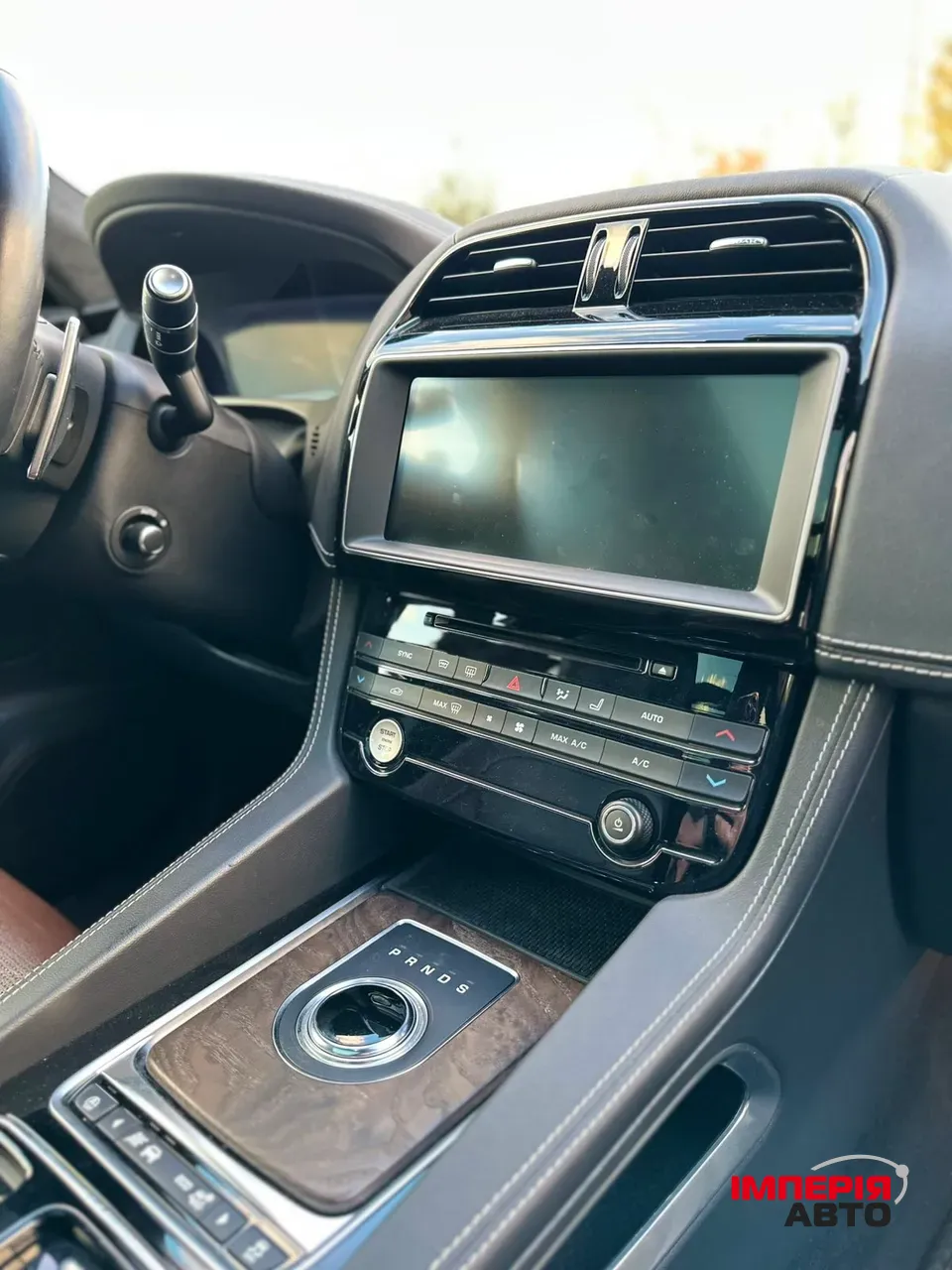 Jaguar F-Pace - фото 13