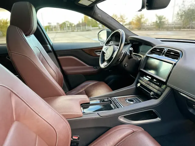 Jaguar F-Pace - фото 1