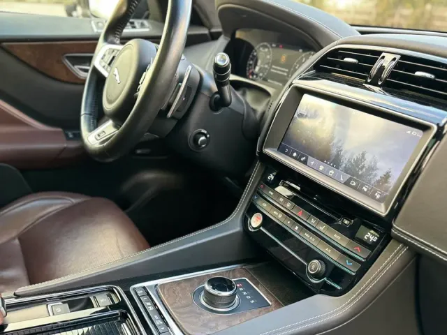 Jaguar F-Pace - фото 2