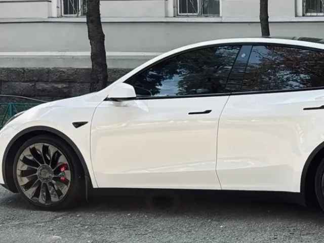 Tesla Model Y - фото 4