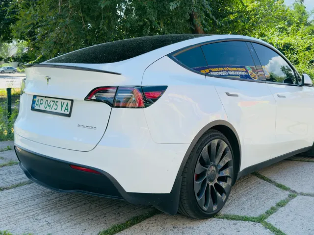 Tesla Model Y - фото 3