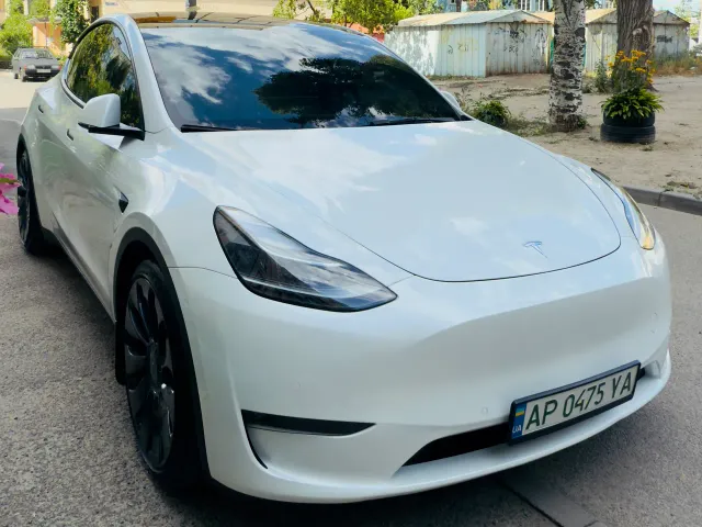 Tesla Model Y - фото 2