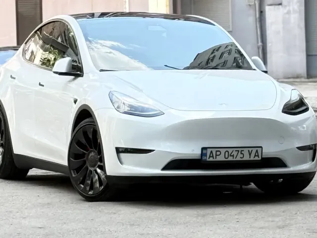 Tesla Model Y - фото 1