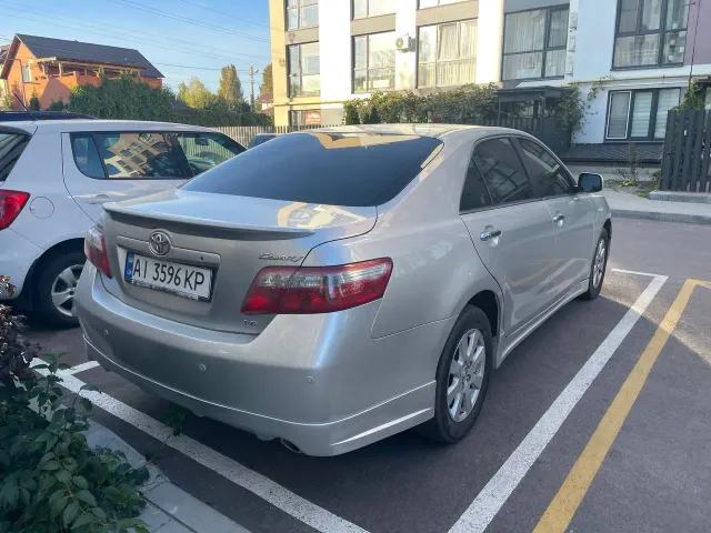 Toyota Camry - фото 1