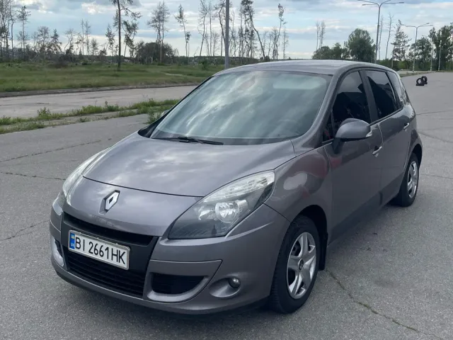 Renault Megane - фото 1