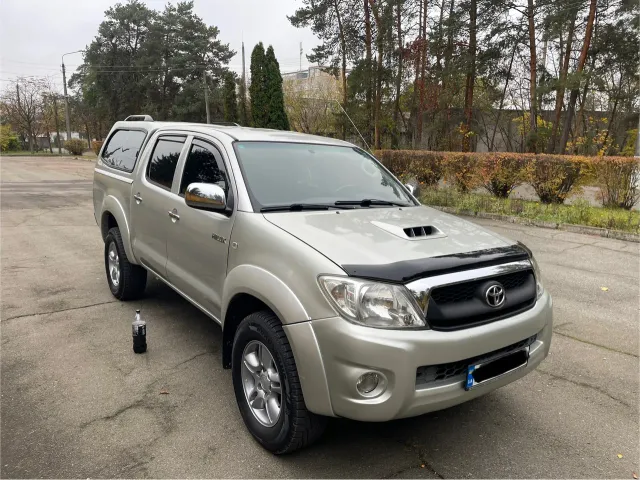Toyota Hilux - фото 2