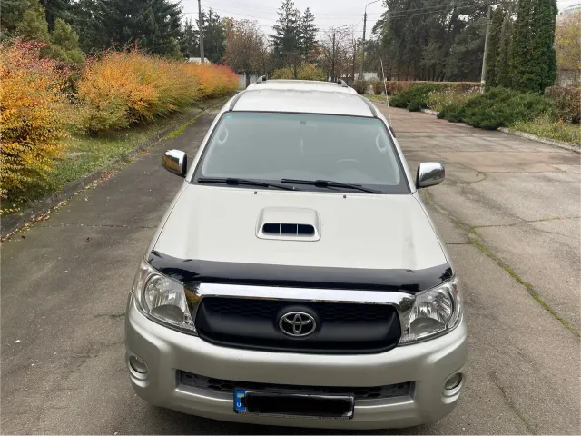 Toyota Hilux - фото 3