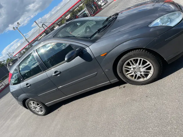 Ford Focus - фото 1