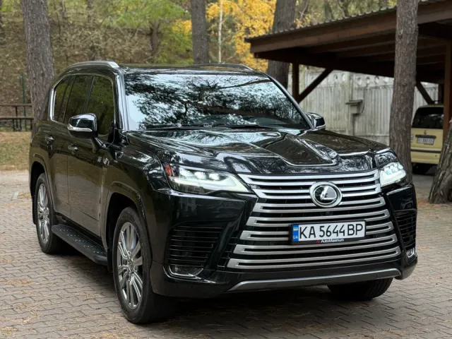 Lexus LX - фото 1