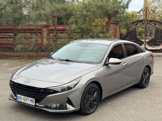 Hyundai Elantra - фото 1
