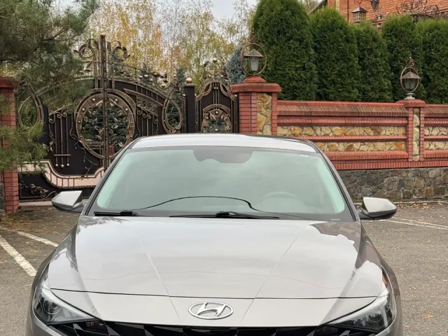 Hyundai Elantra - фото 3