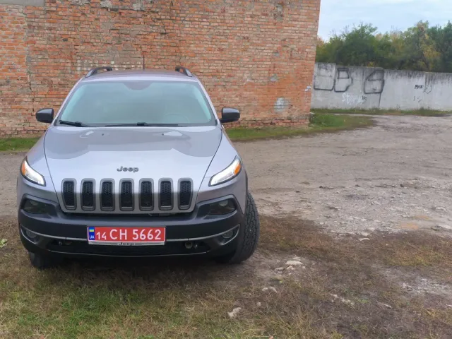 Jeep Cherokee - фото 2