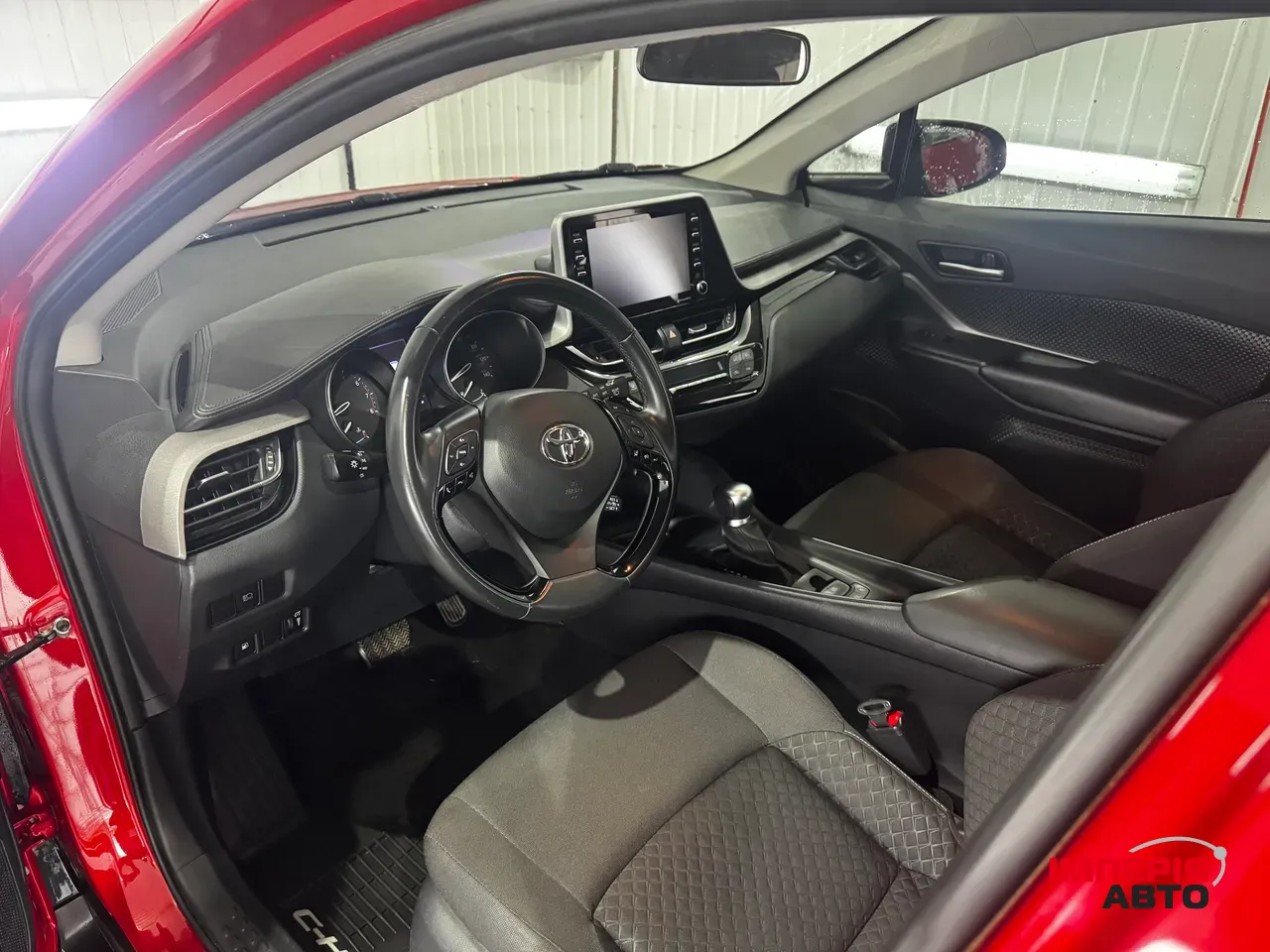 Toyota C-HR - фото 23