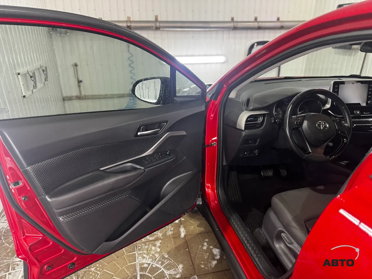 Toyota C-HR - фото 22