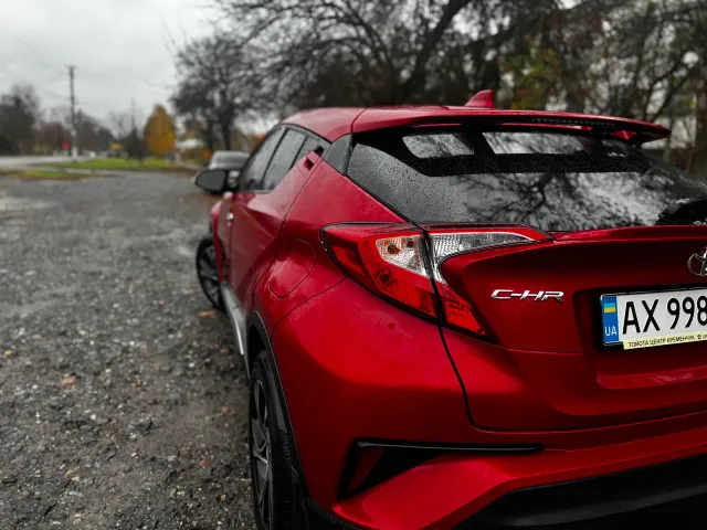 Toyota C-HR - фото 4