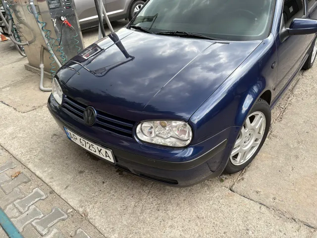 Volkswagen Golf - фото 1