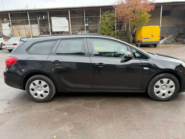 Opel Astra - фото 4