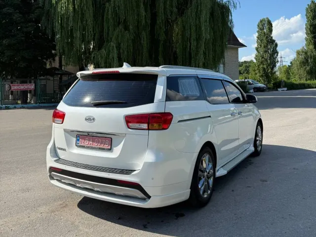 Kia Carnival - фото 2