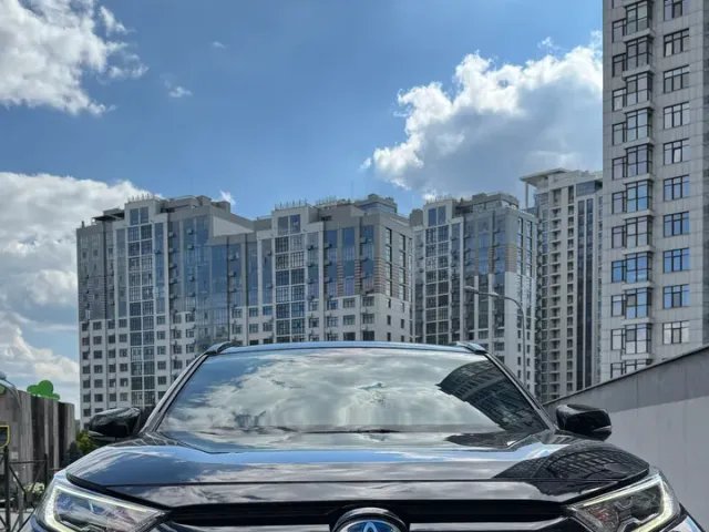 Toyota RAV4 - фото 2