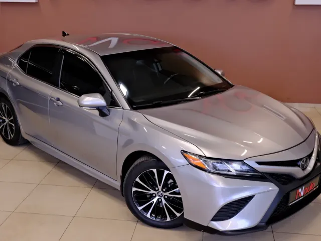 Toyota Camry - фото 4