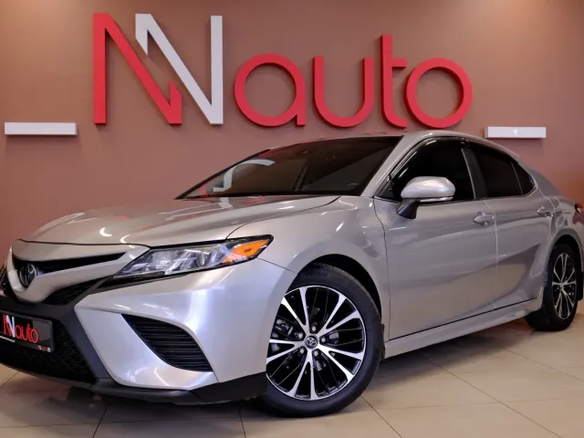 Toyota Camry - фото 2