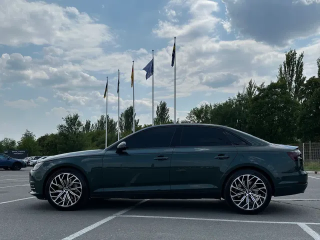 Audi A4 - фото 3